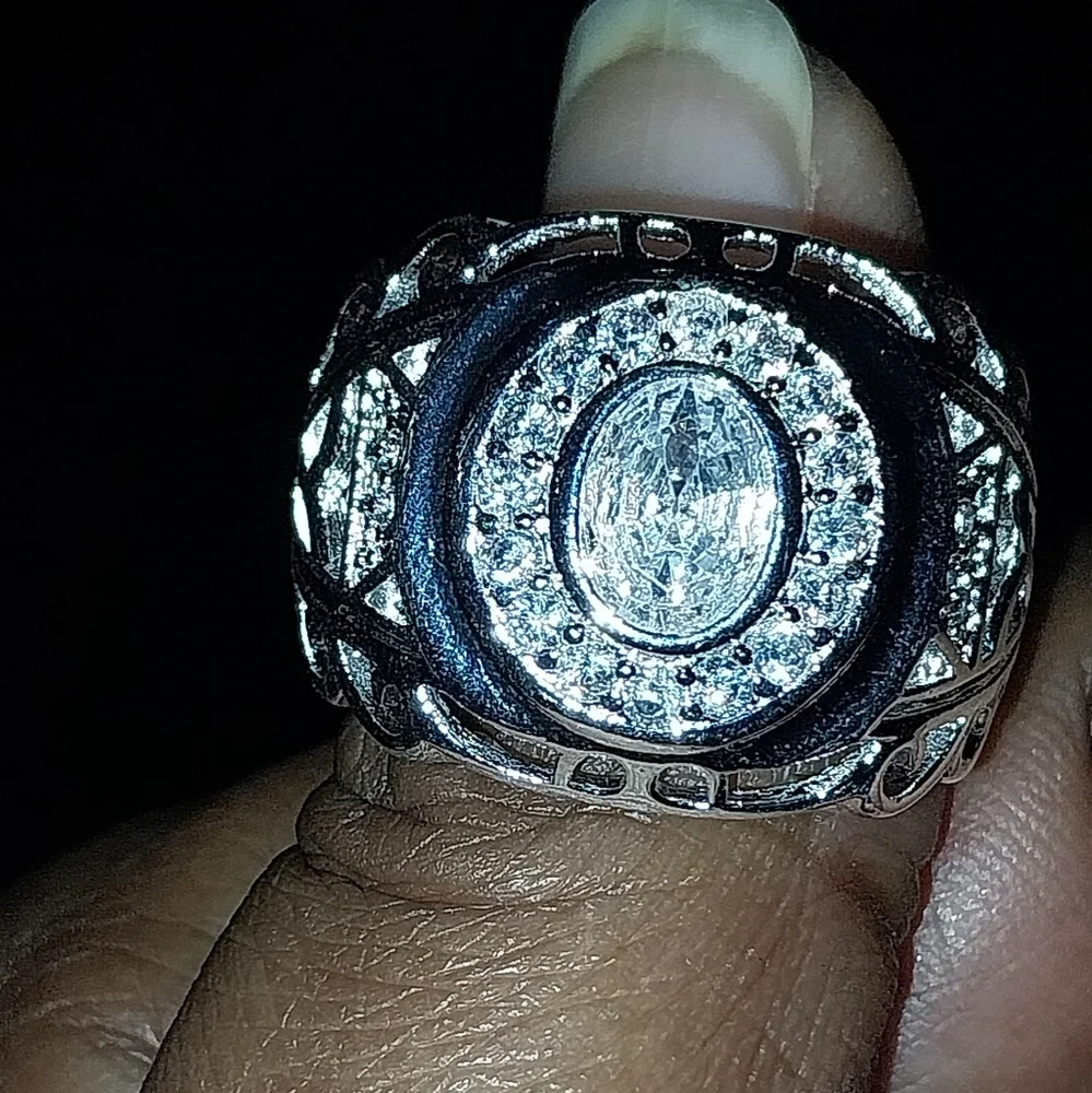 Sophisticated Men's 925 Silver Ring with Oval Centerpiece Sz 10